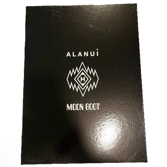 ALANUI X MOON BOOT Icon boots knit tan cream EU 38 US 7-8 sweater boho bead NEW - Picture 14 of 16